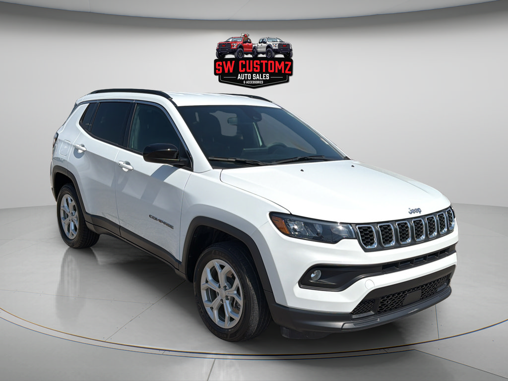 Used 2024 Jeep Compass Latitude AWD/4WD image 1