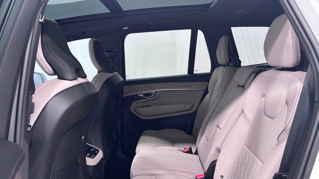 Certified 2025 Volvo XC90 B5 Core w/ Protection Package AWD/4WD image 22