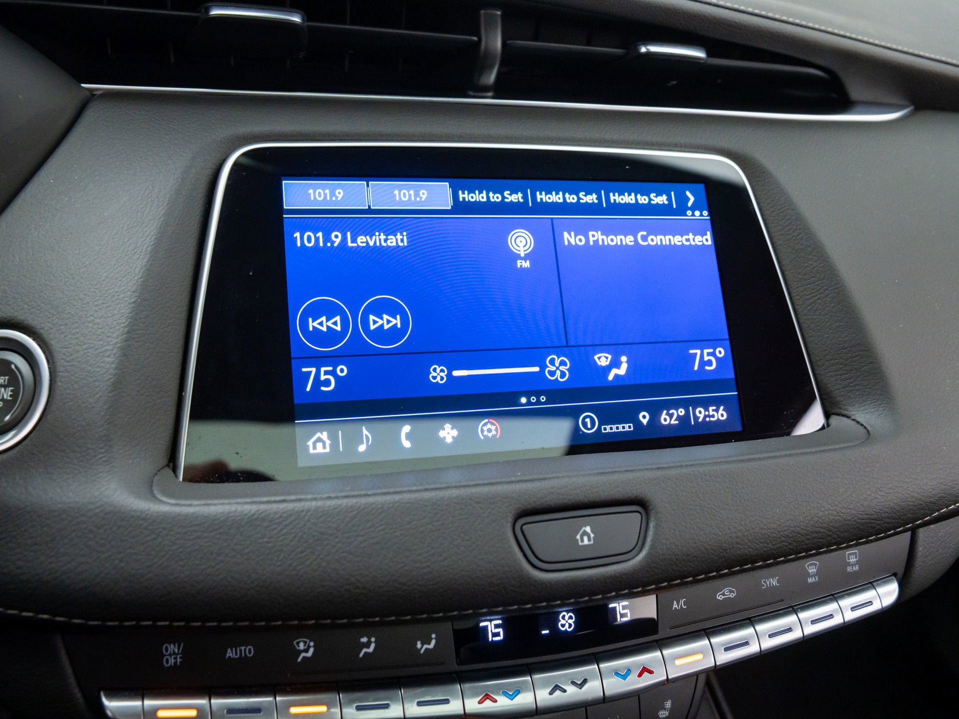 Certified 2023 Cadillac XT4 Premium Luxury w/ Cold Weather Package image 33