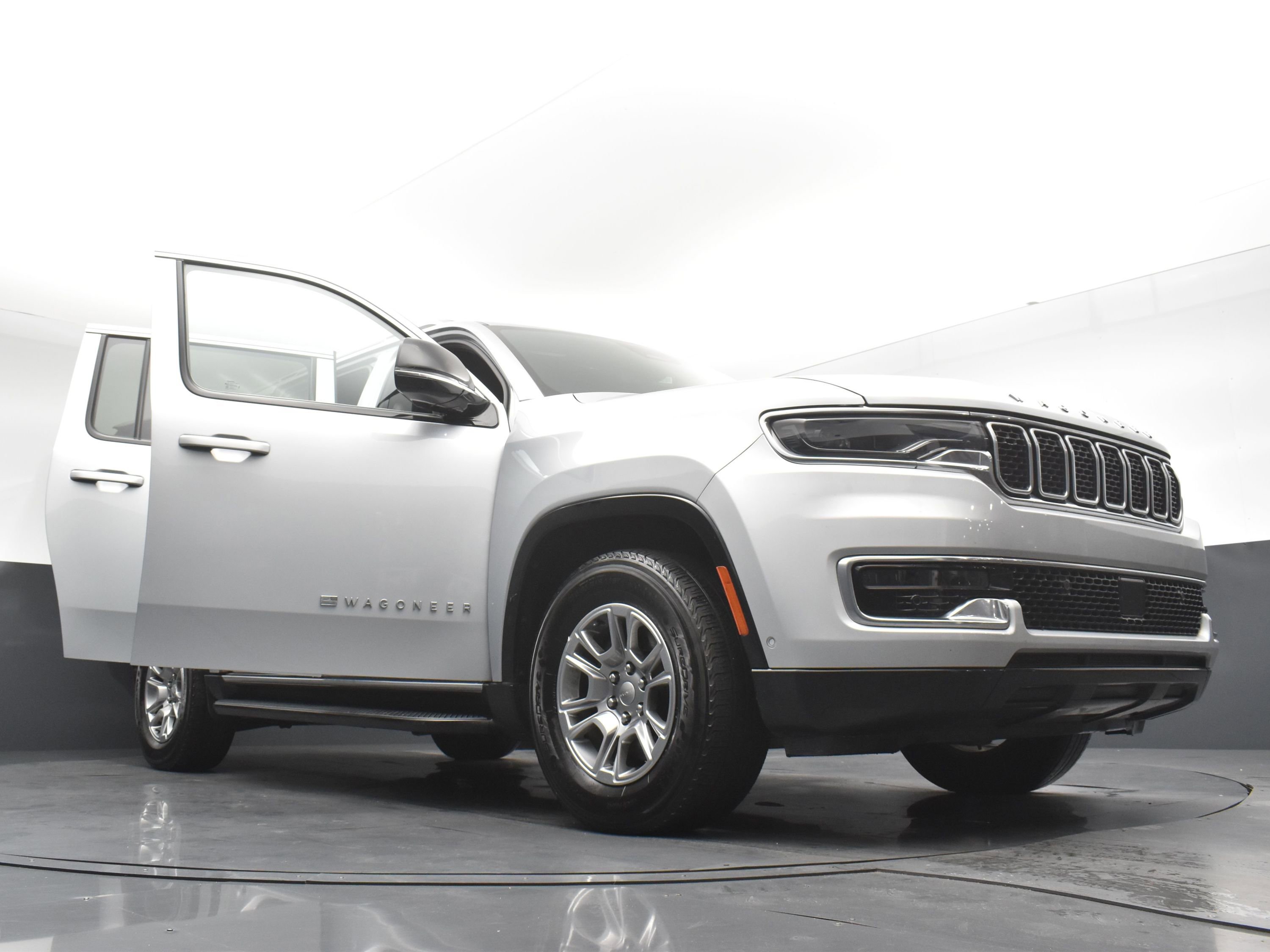 Used 2024 Jeep Wagoneer L 4WD image 35