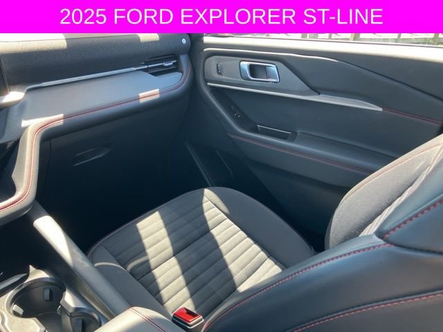 Used 2025 Ford Explorer ST-Line w/ ST-Line Street Pack AWD/4WD image 21