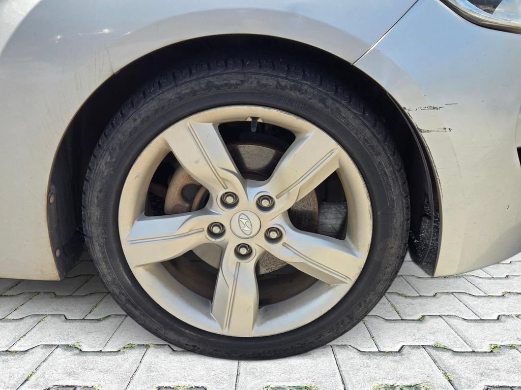 Used 2012 Hyundai Veloster FWD image 3