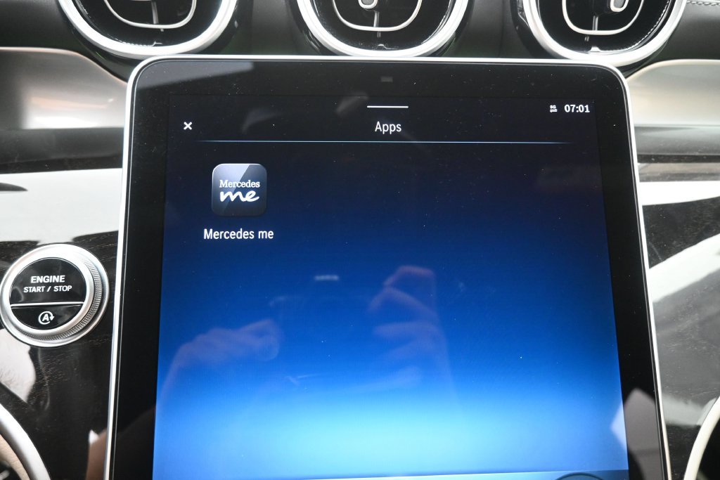 Used 2025 Mercedes-Benz GLC 300 4MATIC image 11