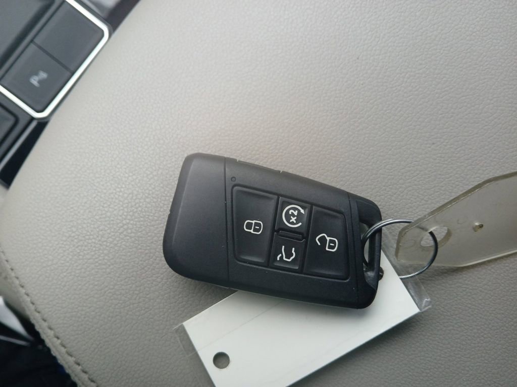 Used 2018 Volkswagen Atlas SEL FWD image 6