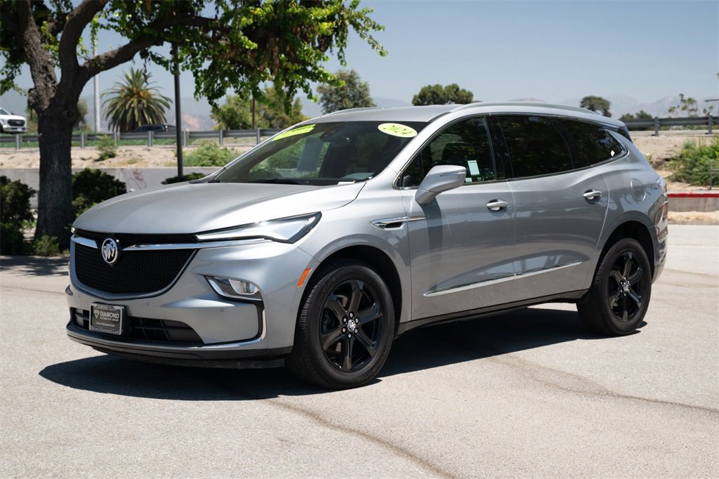 Used 2024 Buick Enclave Essence w/ Sport Touring Edition image 8