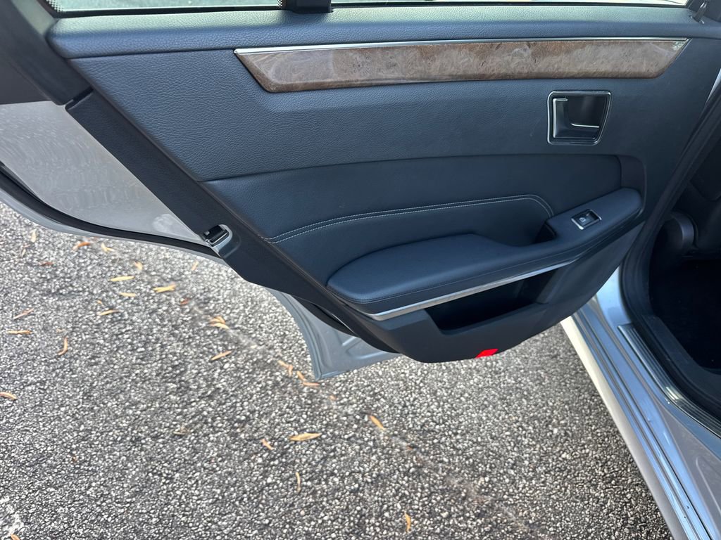 Used 2014 Mercedes-Benz E 350 Sedan image 21