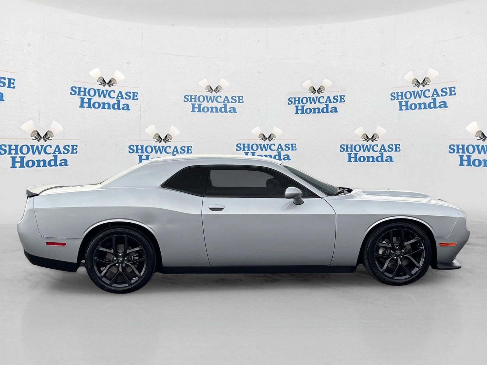 Used 2022 Dodge Challenger GT w/ Driver Convenience Group image 9