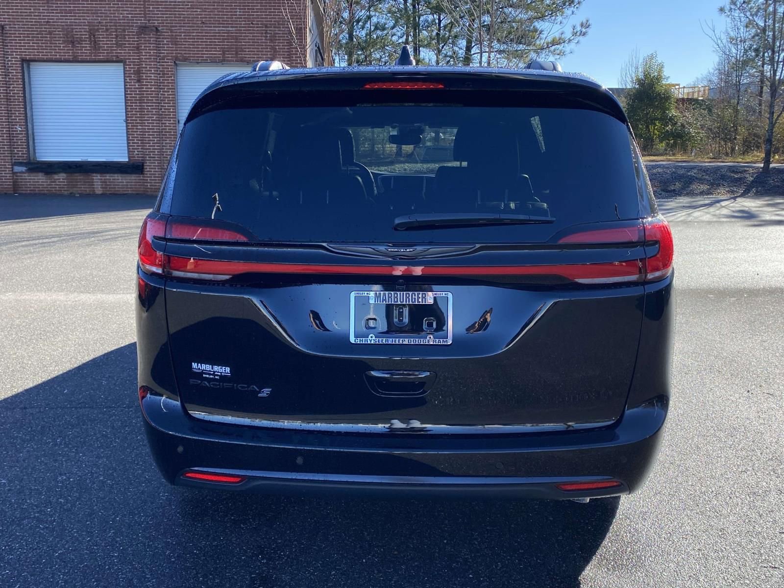 New 2026 Chrysler Pacifica Select image 6