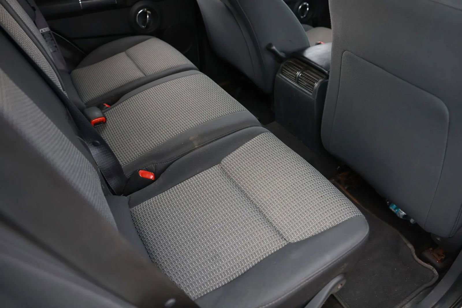 Used 2010 Jeep Commander Sport image 17