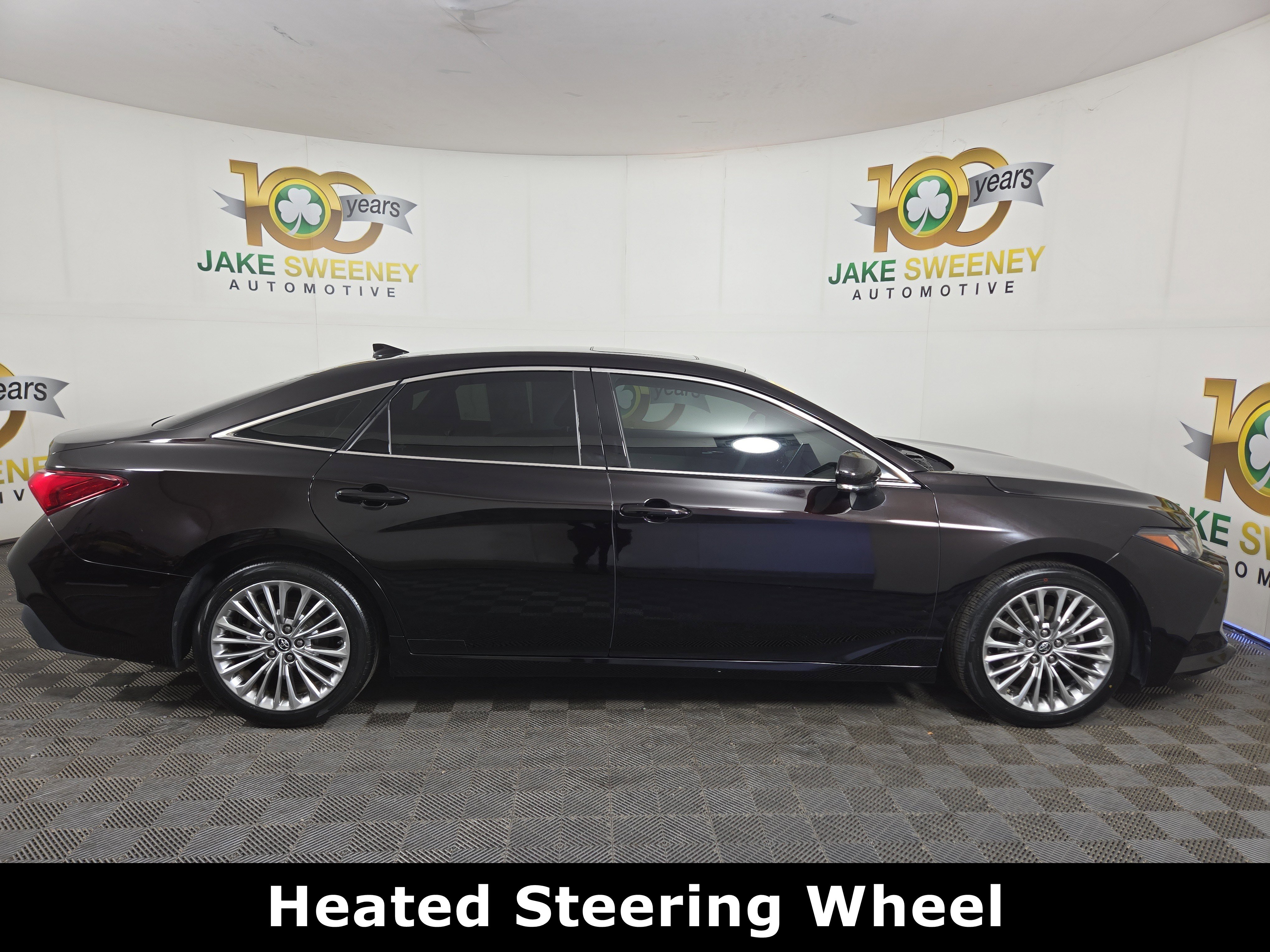 Used 2019 Toyota Avalon Limited image 10