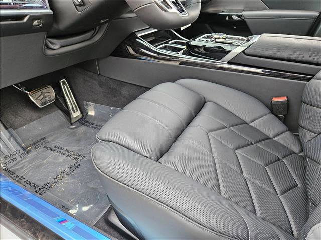 Used 2026 BMW 750e xDrive image 4