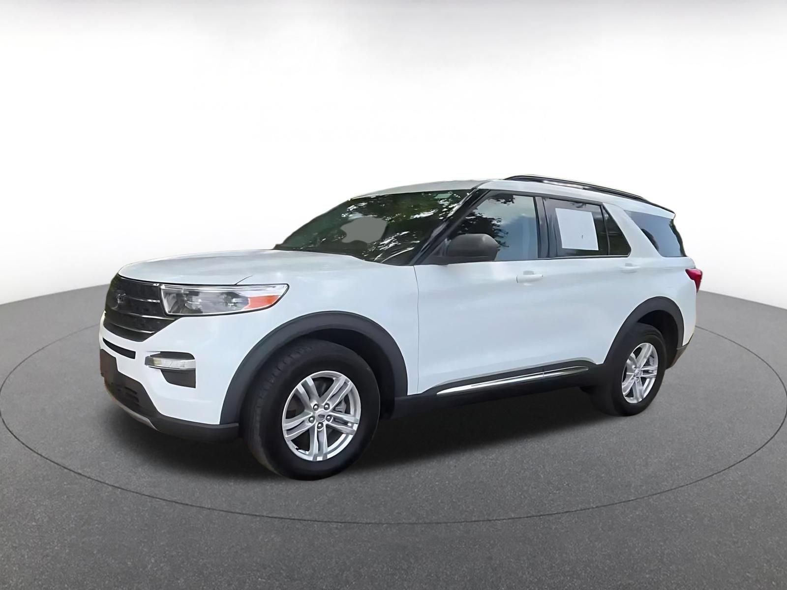 Used 2023 Ford Explorer XLT w/ Equipment Group 202A AWD/4WD image 7