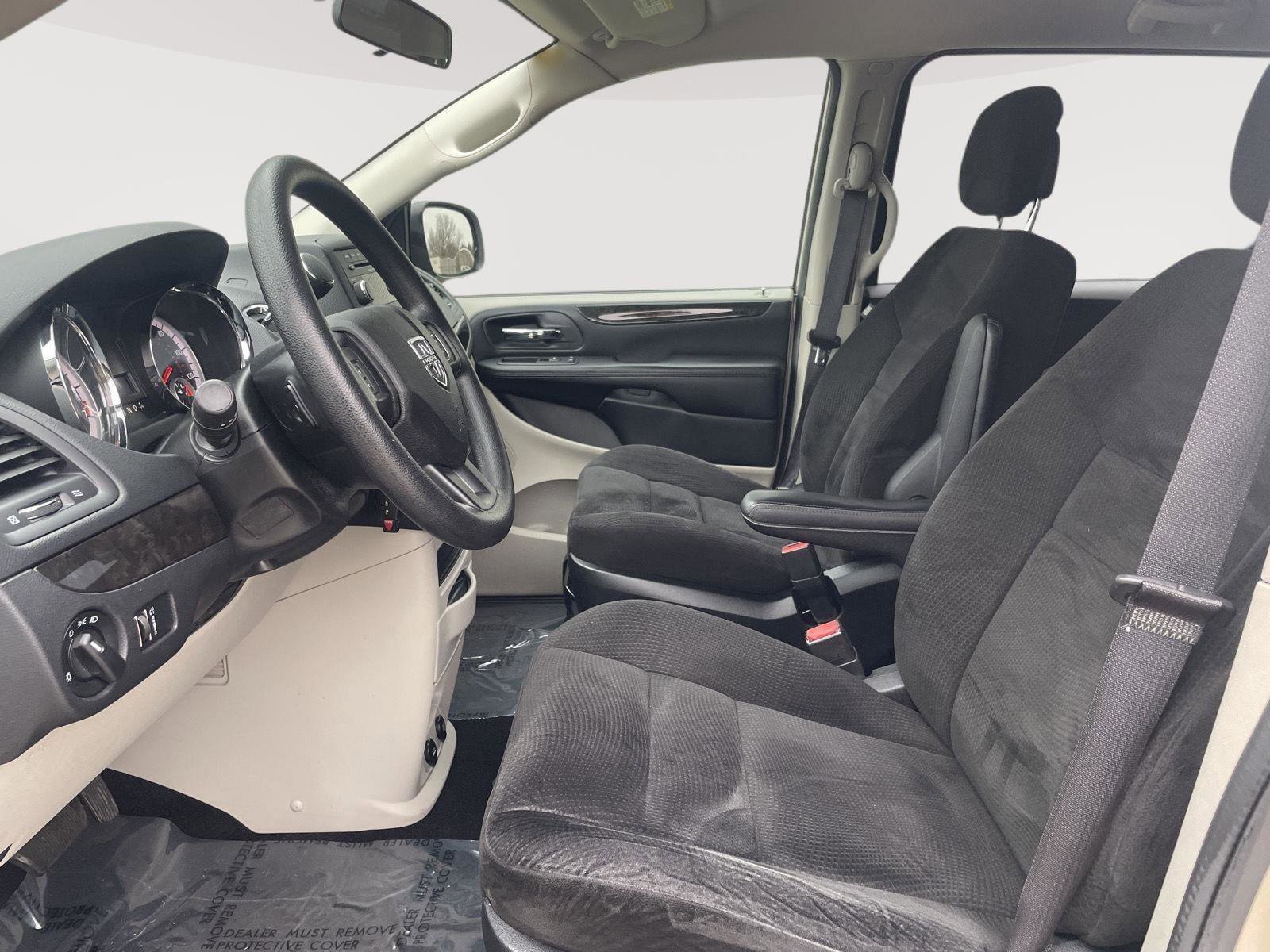 Used 2015 Dodge Grand Caravan American Value Package FWD image 20