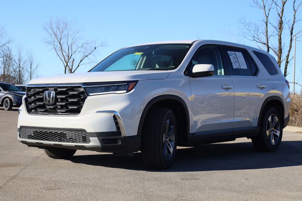 Used 2025 Honda Pilot EX-L image 3