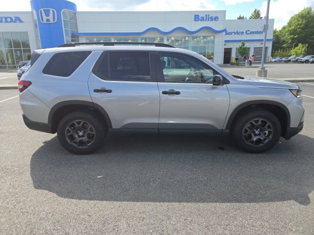 Used 2025 Honda Pilot TrailSport image 10