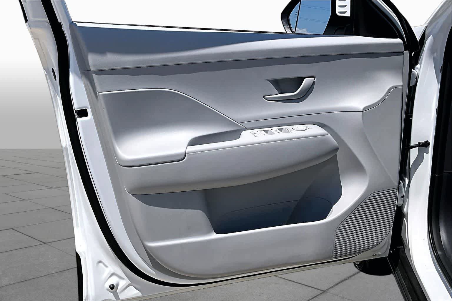 Certified 2025 Hyundai Kona SEL AWD/4WD image 37
