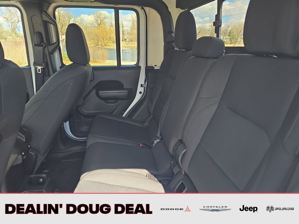 Used 2021 Jeep Gladiator Sport image 25
