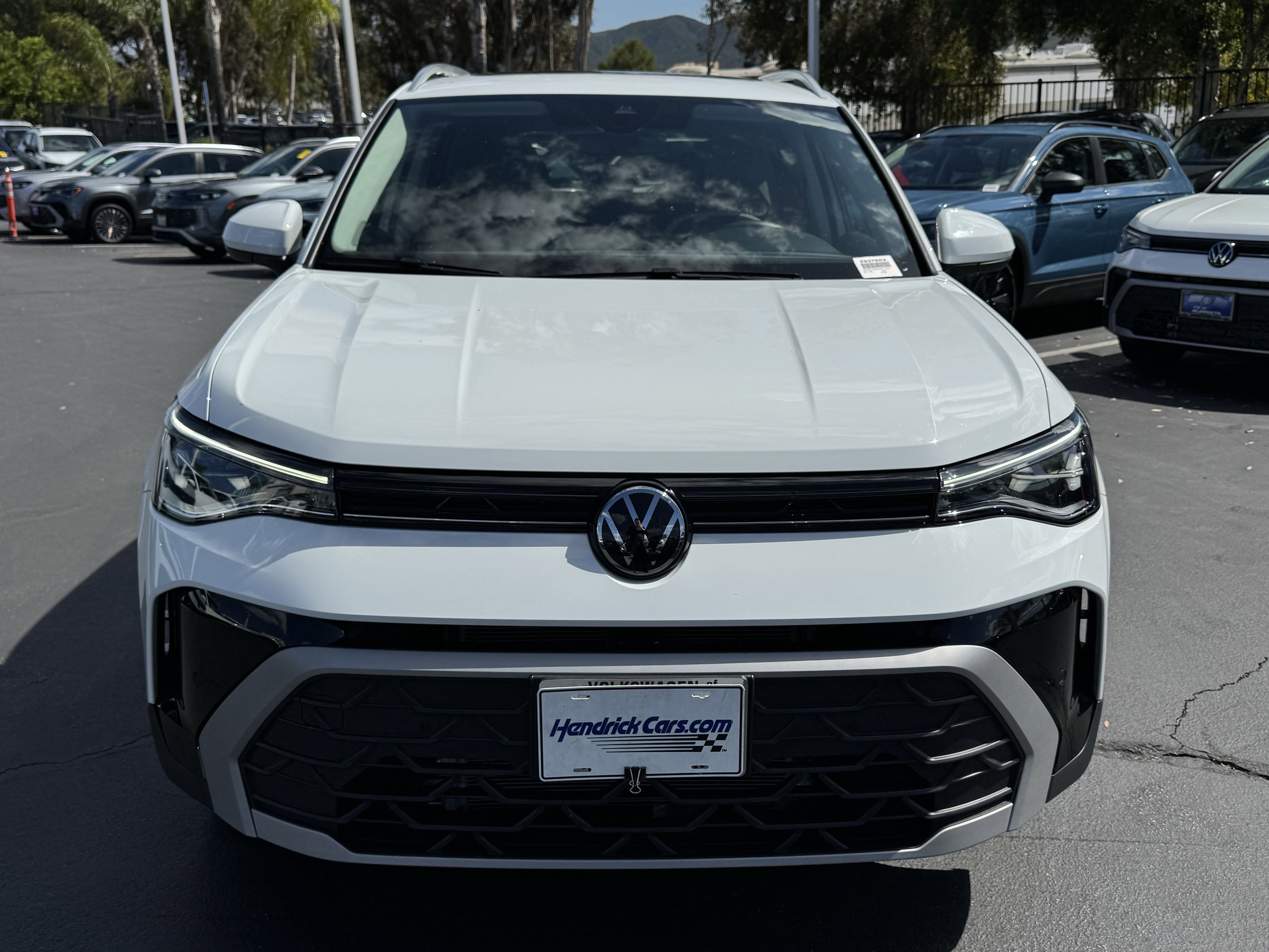Used 2025 Volkswagen Taos SE FWD image 3