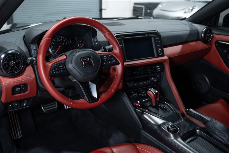 Used 2021 Nissan GT-R Premium AWD/4WD image 45