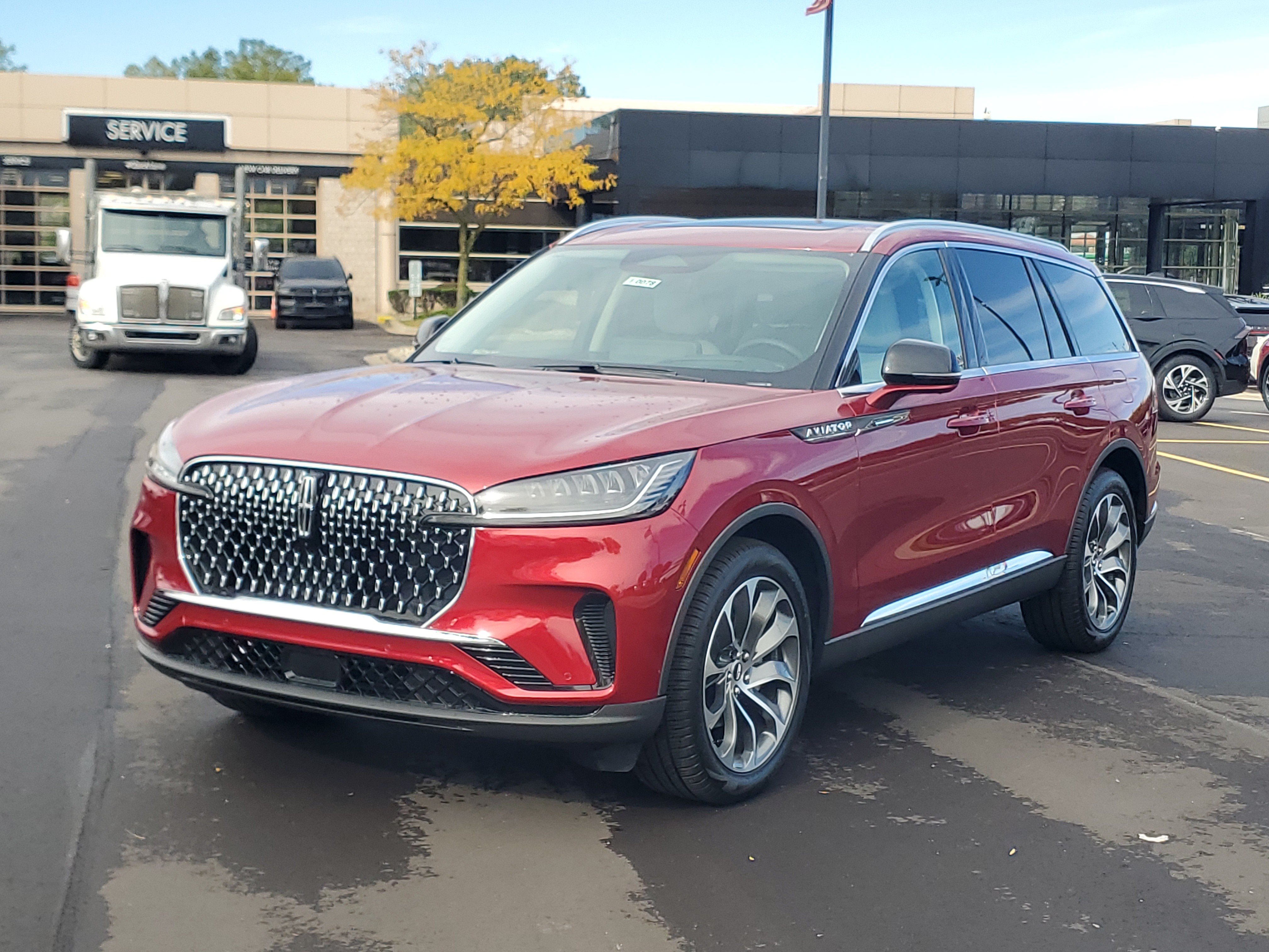 New 2027 Lincoln Aviator AWD image 2