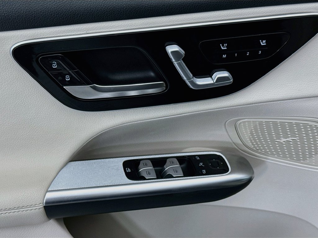 Certified 2026 Mercedes-Benz GLC 300 image 21