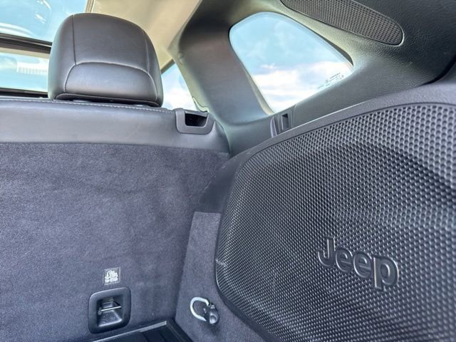 Used 2021 Jeep Cherokee Limited w/ Elite Package AWD/4WD image 12