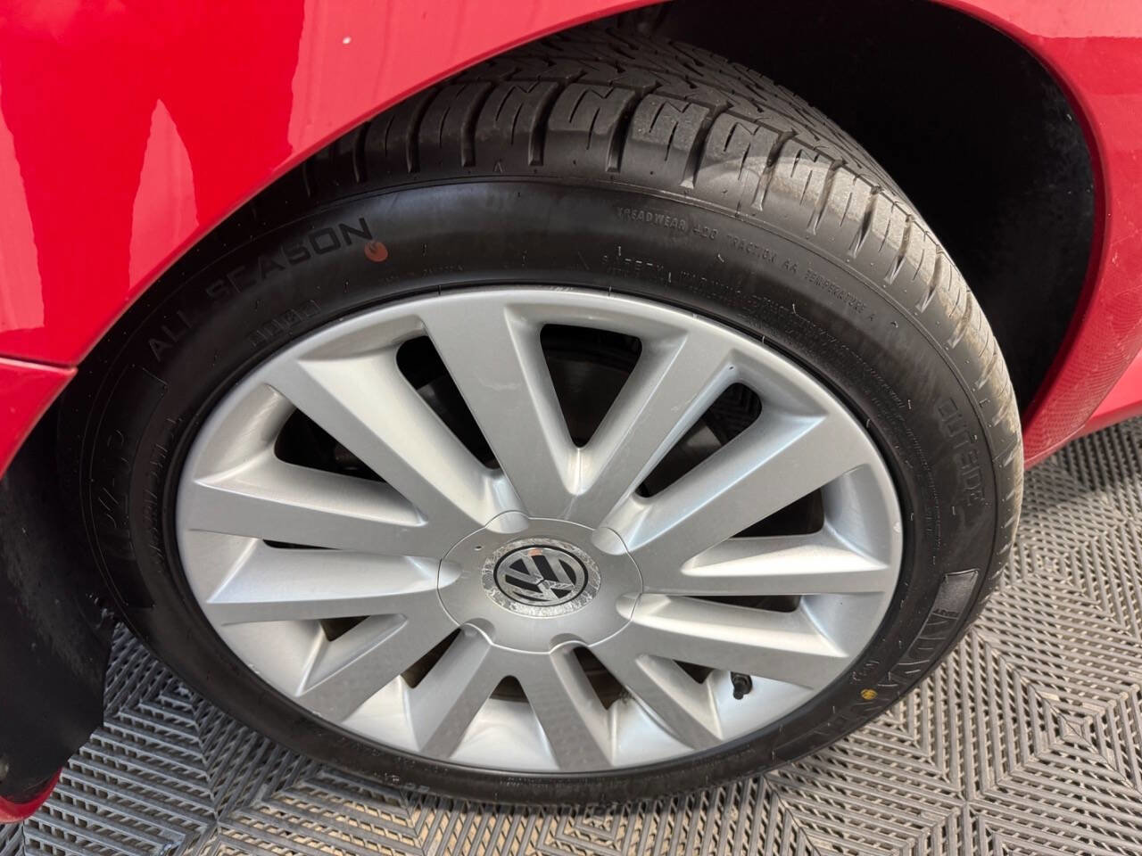 Used 2009 Volkswagen Beetle Convertible FWD image 26