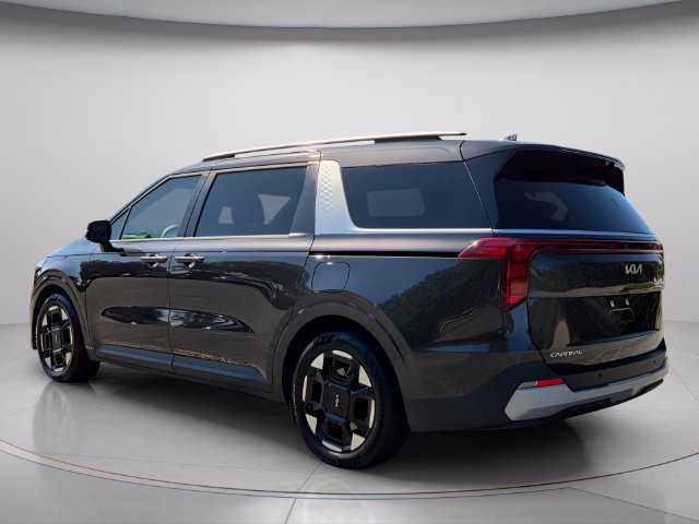 Used 2025 Kia Carnival EX FWD image 6