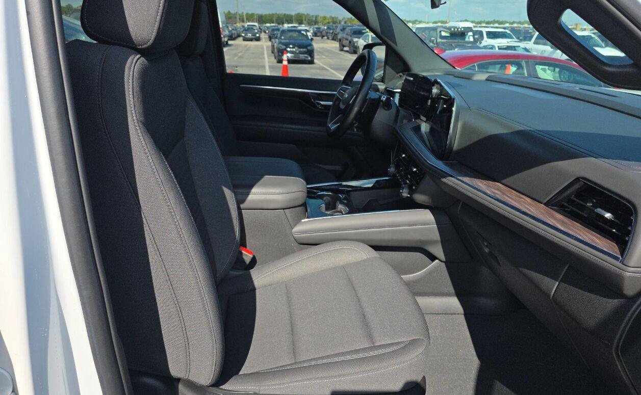 Used 2025 Chevrolet Tahoe LS RWD image 14
