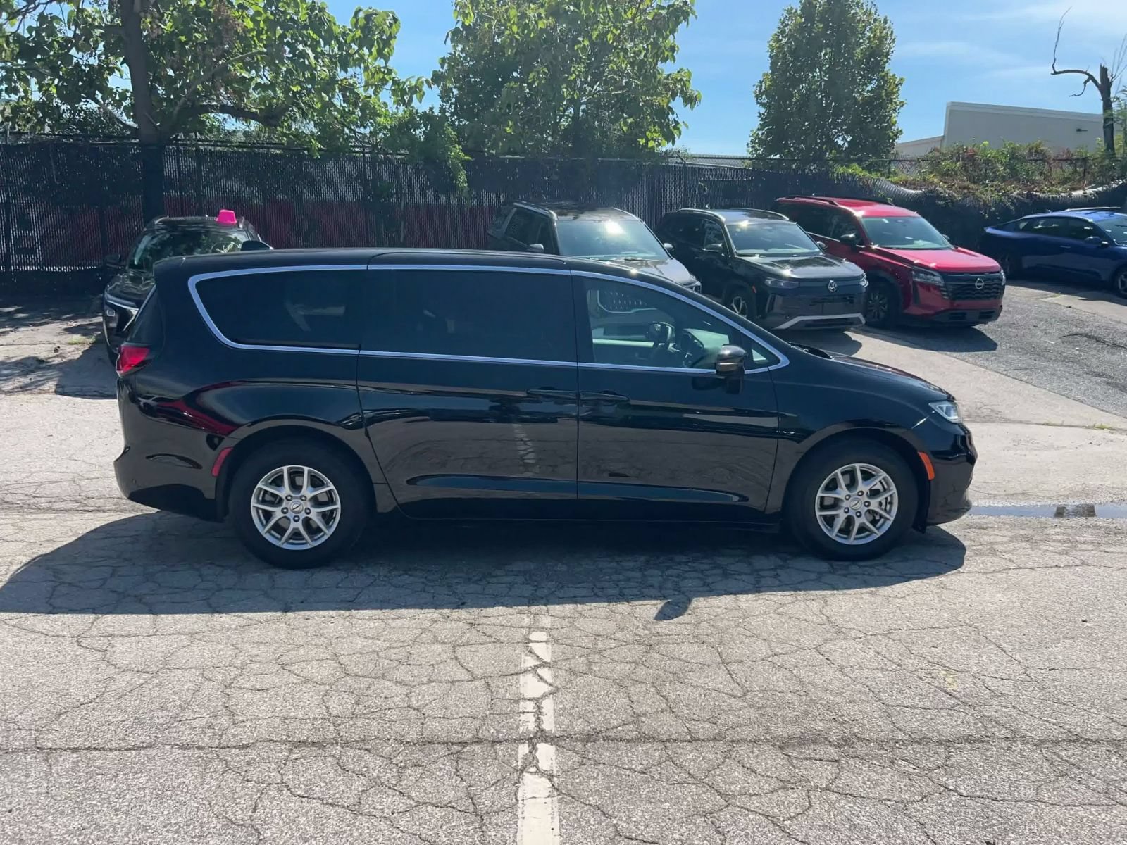 Used 2025 Chrysler Pacifica Select FWD image 15