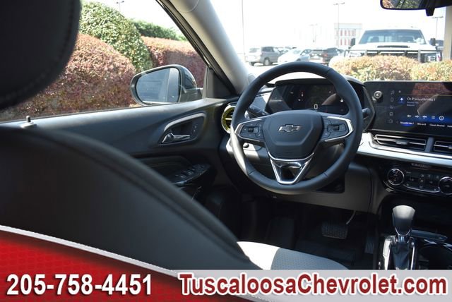 New 2026 Chevrolet Trax LT w/ Midnight Edition FWD image 17