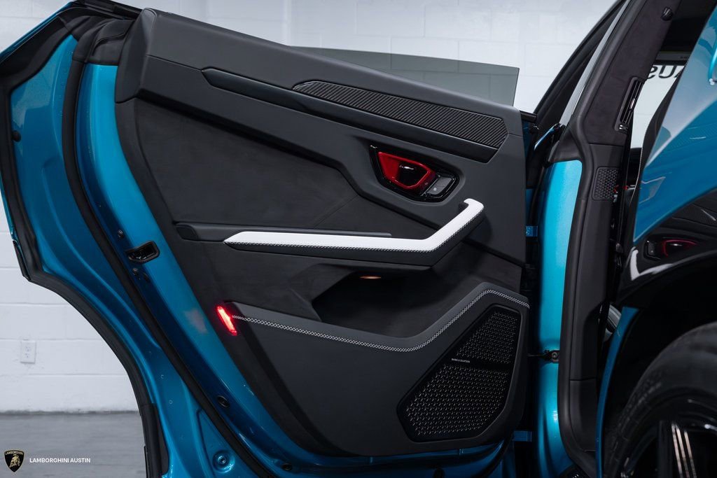 Used 2025 Lamborghini Urus SE image 38