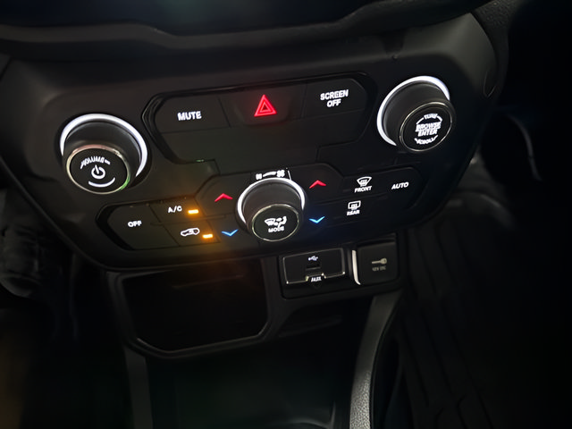 Used 2019 Jeep Renegade Latitude FWD image 20