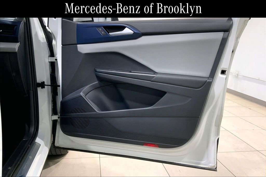 Used 2023 Volkswagen Taos SE w/ Panoramic Sunroof Package AWD/4WD image 21