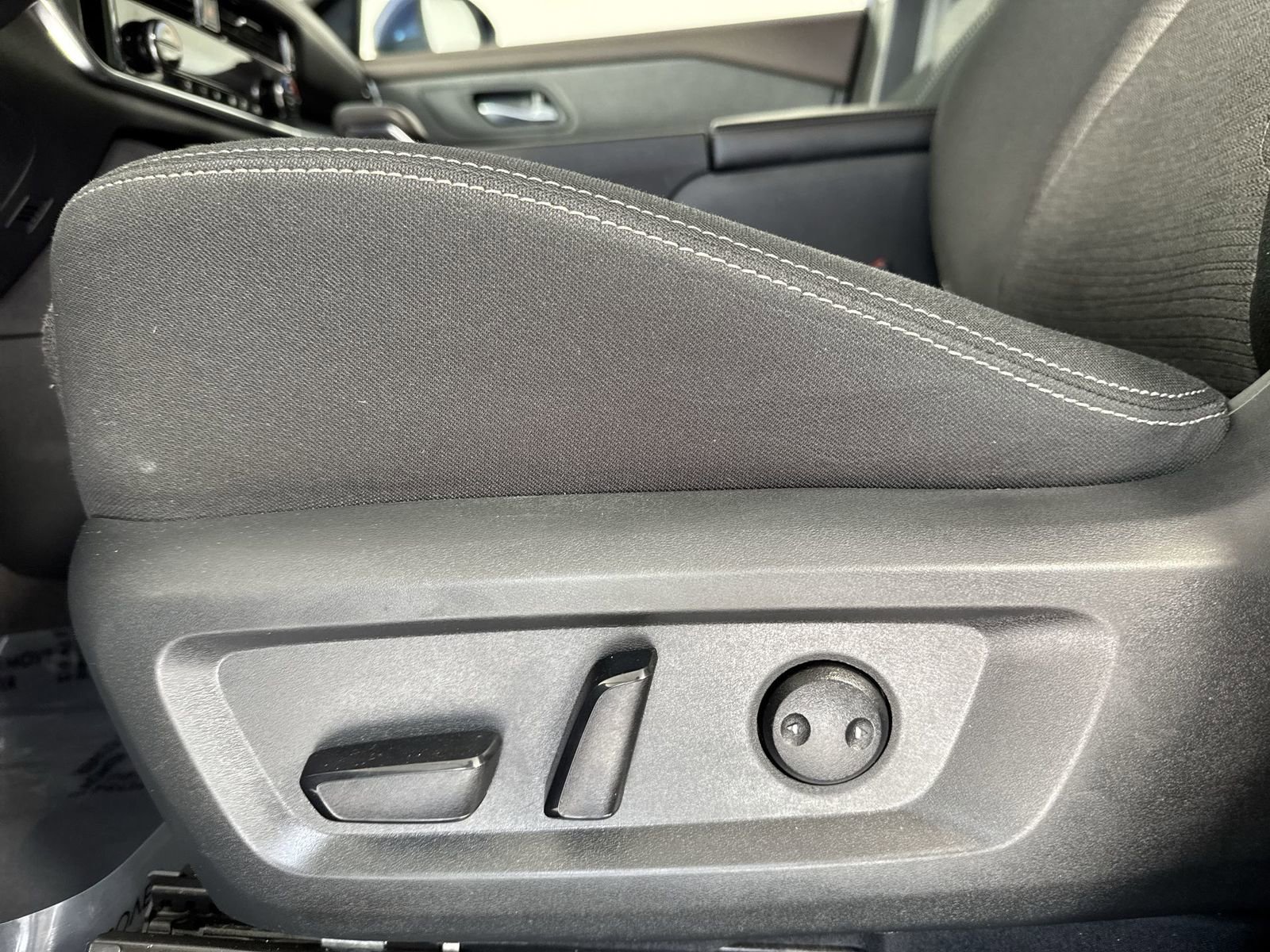 Used 2022 Nissan Rogue SV image 20