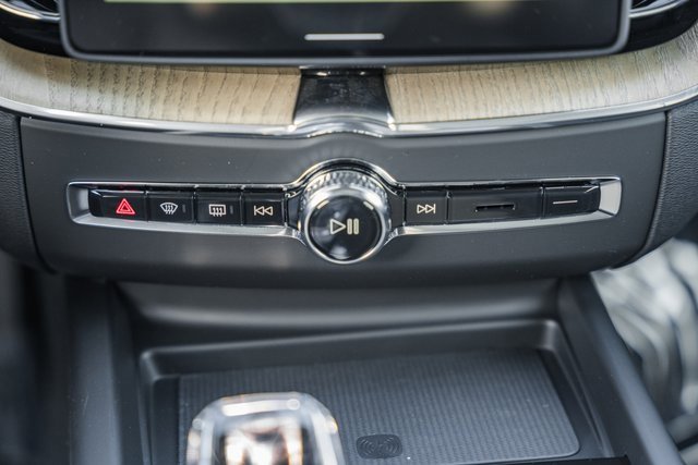 New 2026 Volvo XC60 B5 Ultra w/ Protection Package Premier image 23