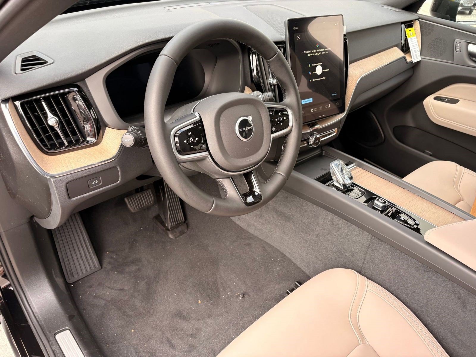 Used 2026 Volvo XC60 B5 Plus w/ Climate Package AWD/4WD image 4