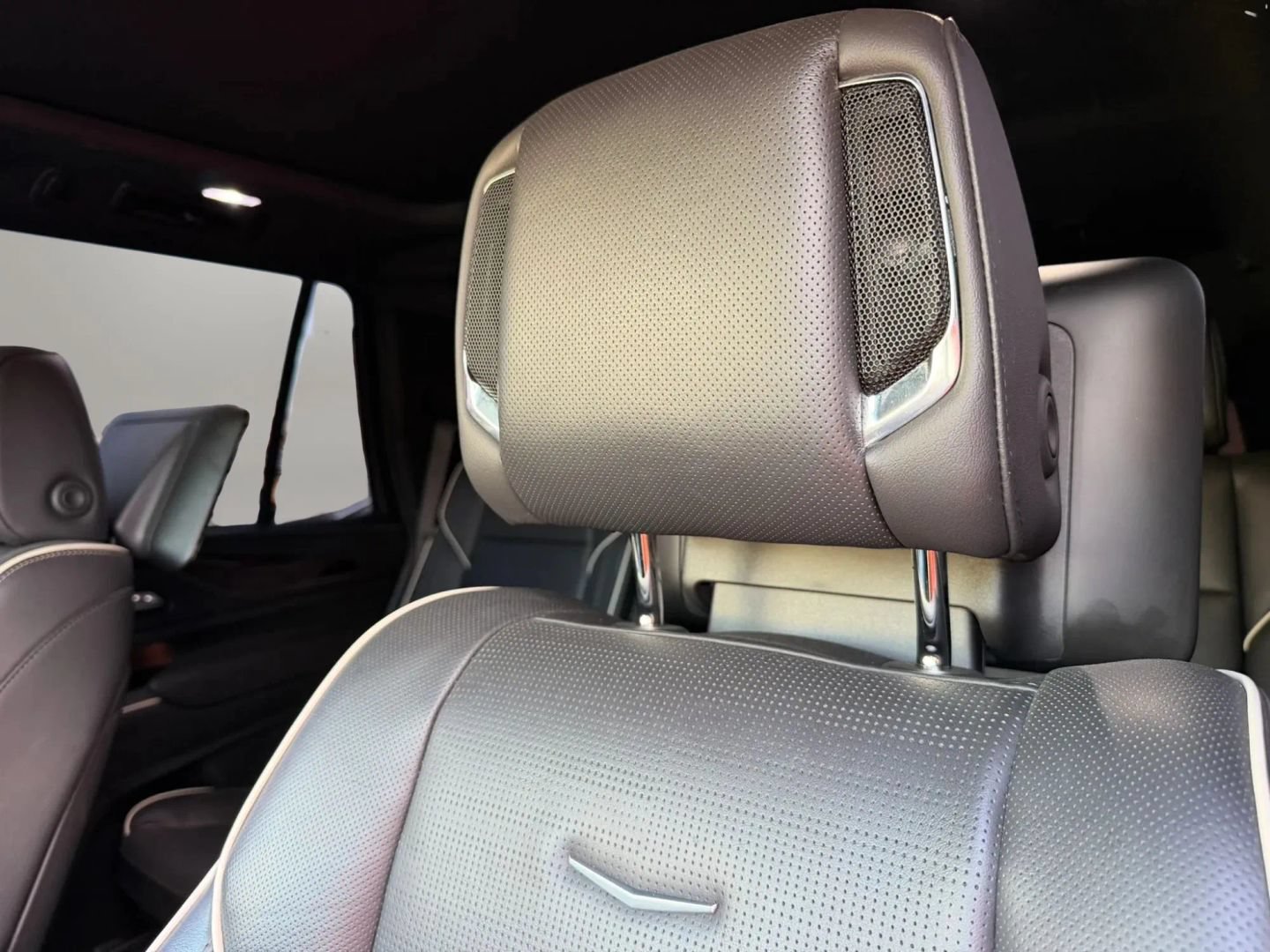 Used 2023 Cadillac Escalade Premium Luxury RWD image 35