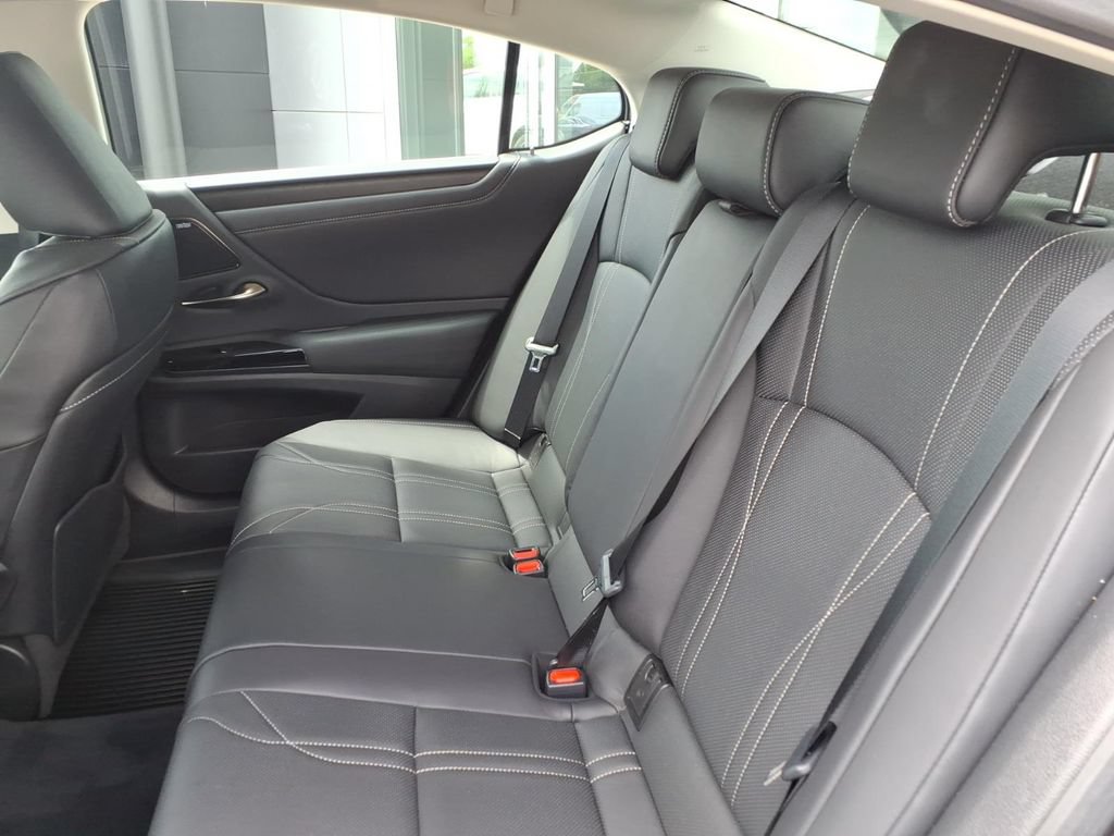 Used 2022 Lexus ES 300h w/ Accessory Package FWD image 28