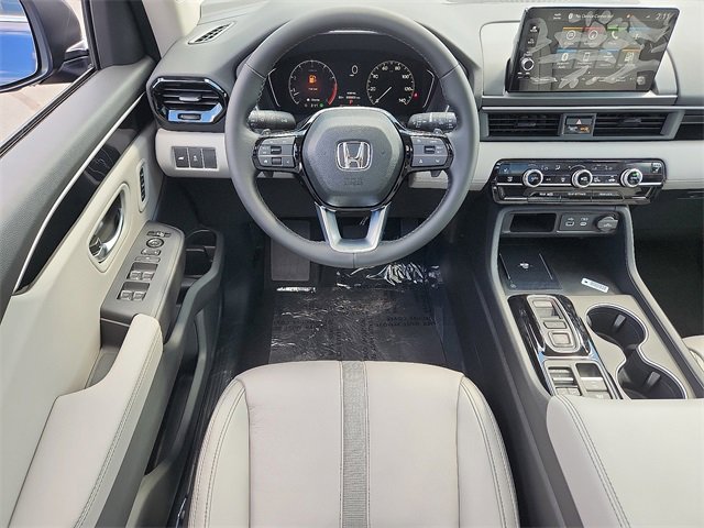 New 2025 Honda Pilot Touring image 11