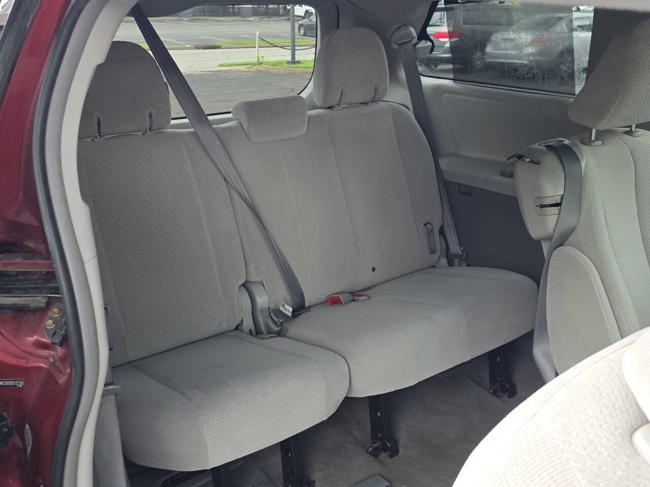 Used 2013 Toyota Sienna LE w/ Towing Pkg FWD image 14