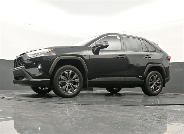 Used 2025 Toyota RAV4 XLE Premium image 27