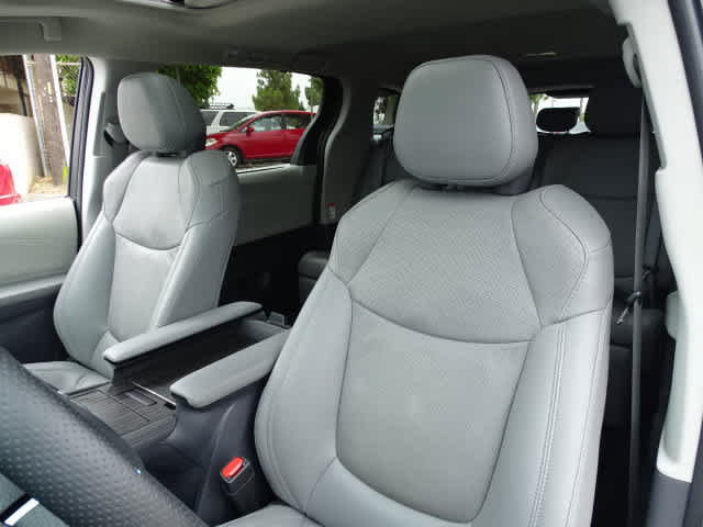 Used 2023 Toyota Sienna Limited AWD/4WD image 17