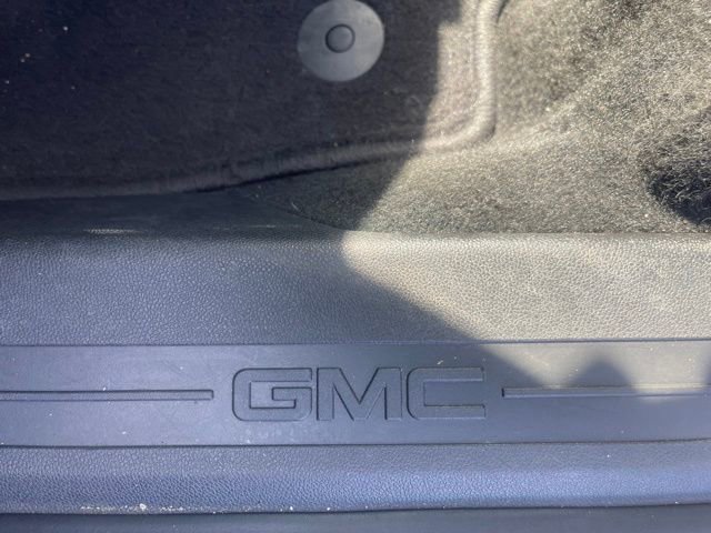 Used 2020 GMC Terrain SLE w/ Driver Convenience Package image 6