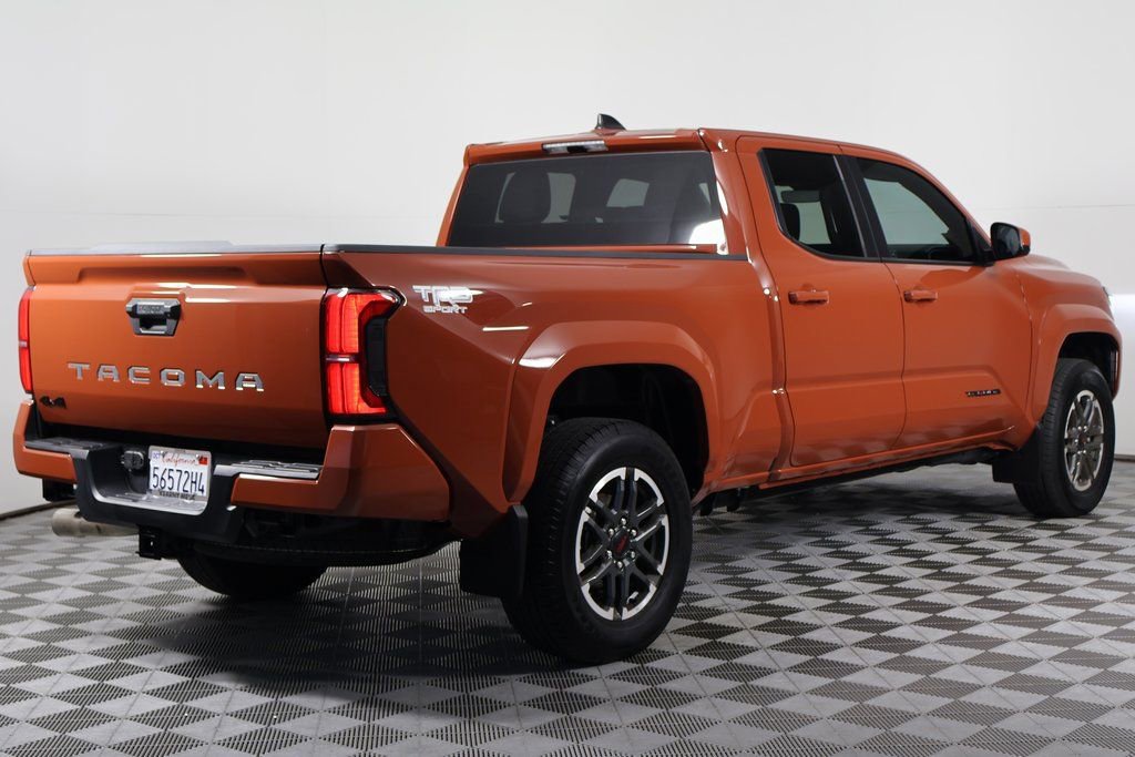 Used 2025 Toyota Tacoma TRD Sport AWD/4WD image 4