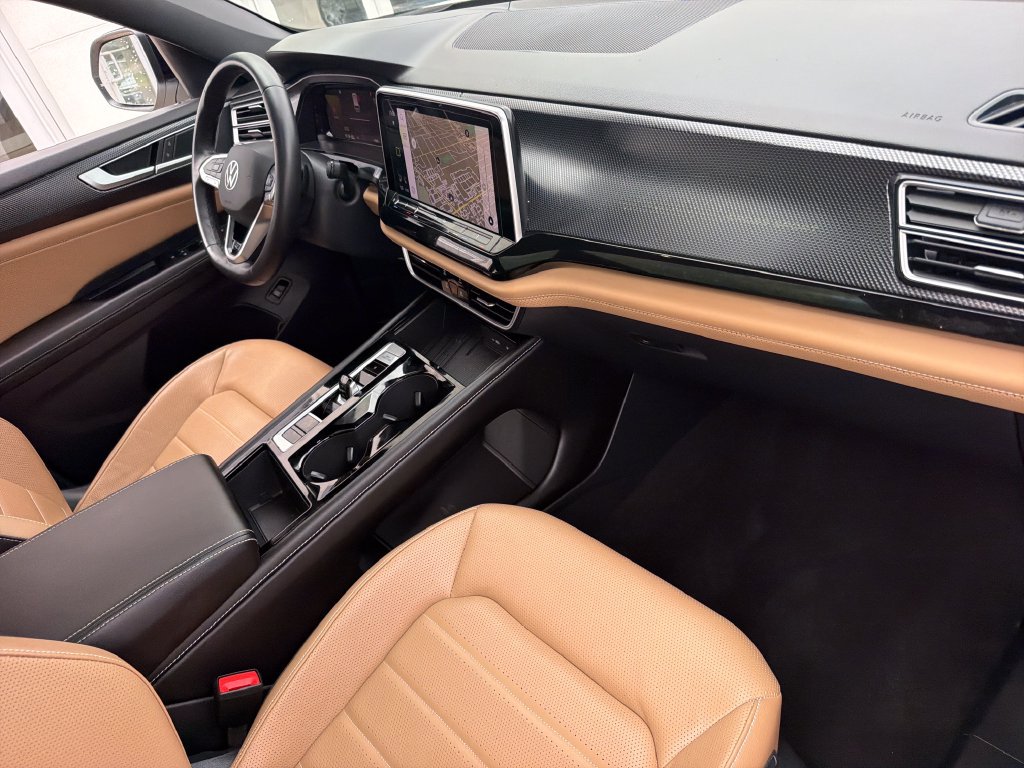 Certified 2026 Volkswagen Atlas Cross Sport SEL R-Line AWD/4WD image 32