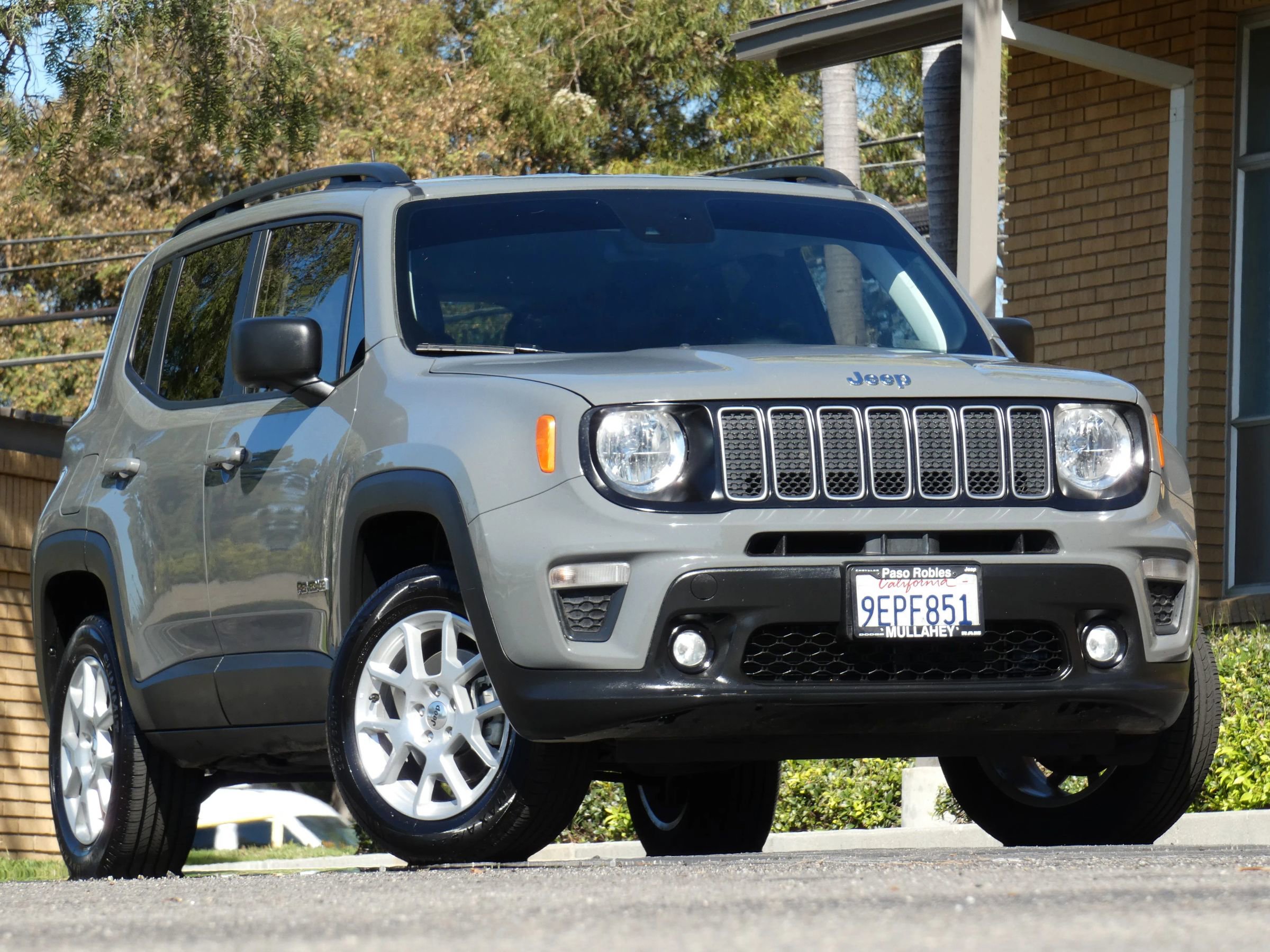 Used 2022 Jeep Renegade Latitude image 3