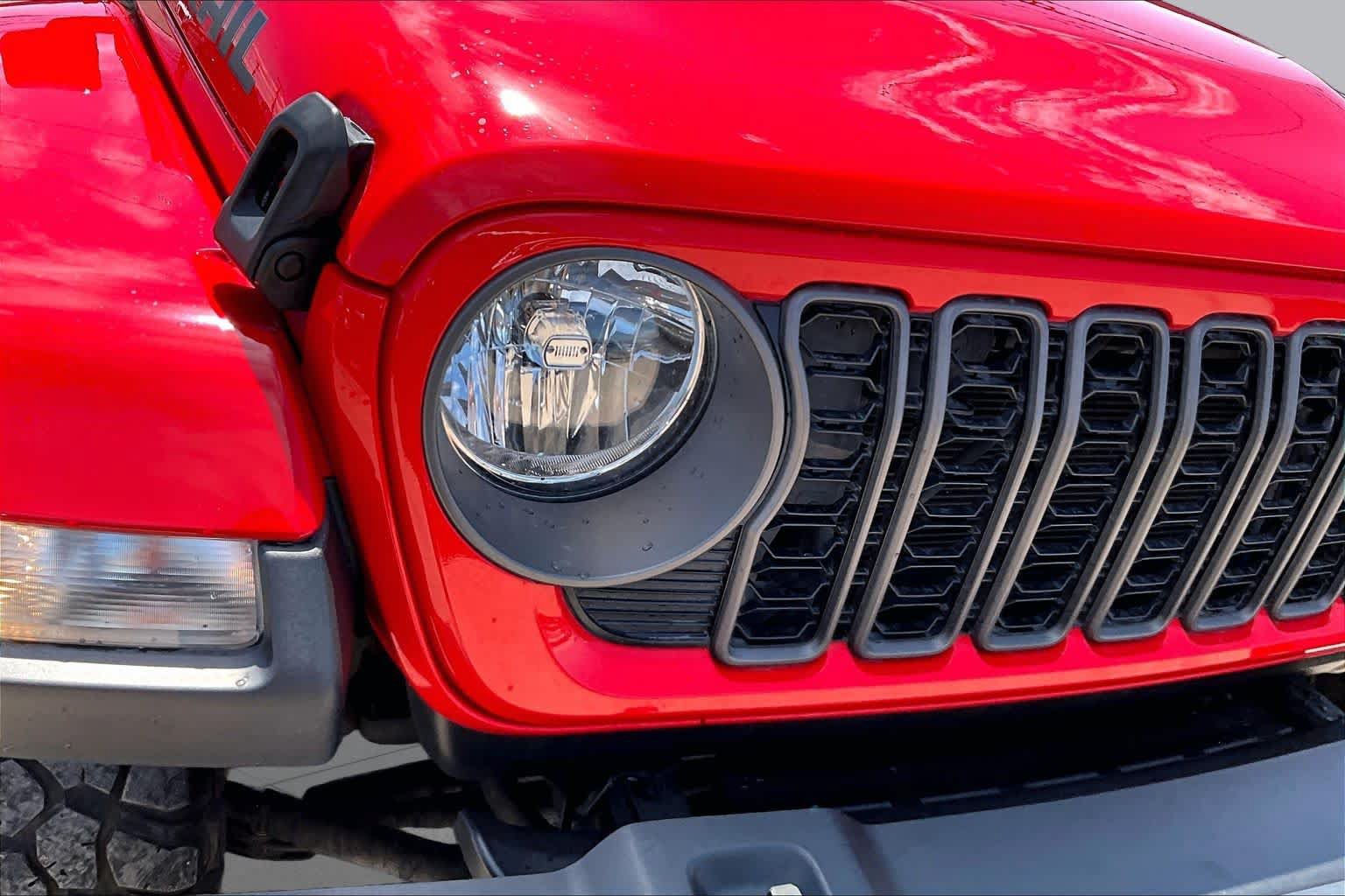 Used 2024 Jeep Gladiator Sport AWD/4WD image 27