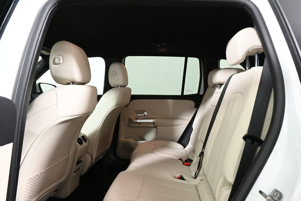 Used 2025 Mercedes-Benz GLB 250 4MATIC image 32