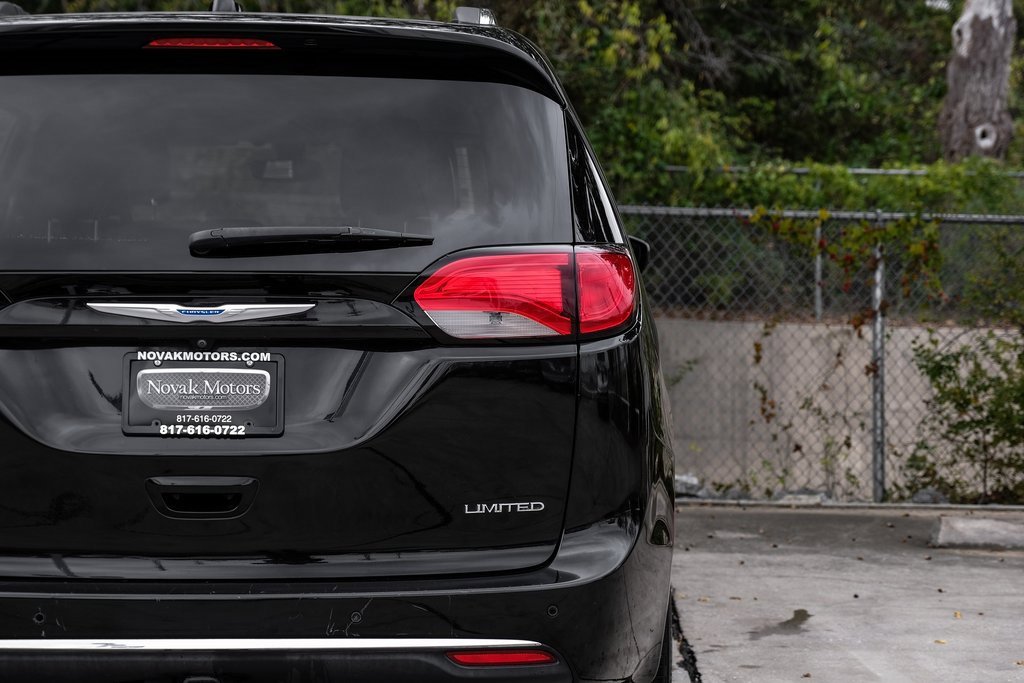 Used 2018 Chrysler Pacifica Limited image 63